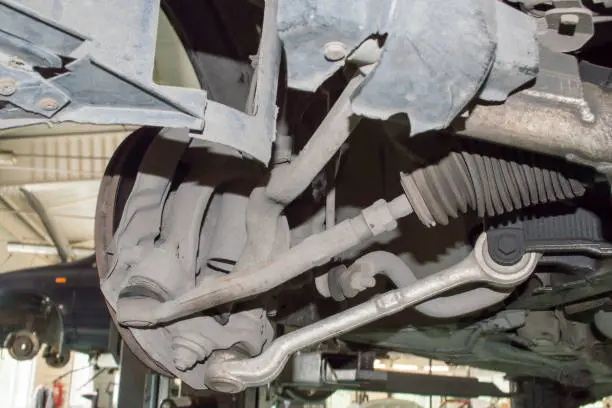 Nedoceněný „tlumič“ vašeho podvozku: Jak pouzdra výkyvné tyče tvarují prémiový pocit z jízdy