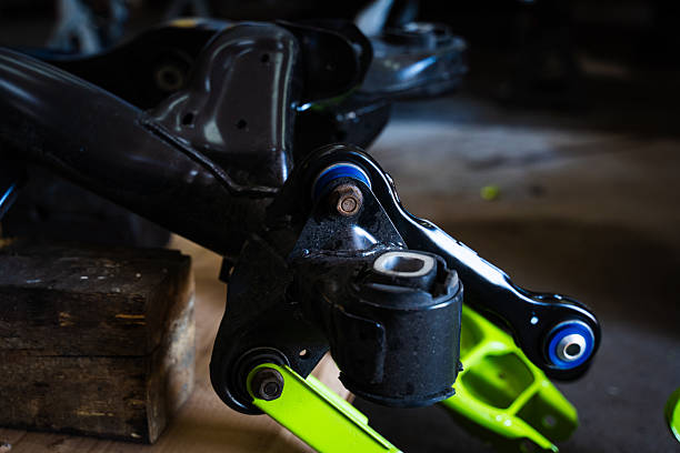 Od mikrotrhlin k selhání: Jak opakované zatížení odpružení ničí pryžová pouzdra