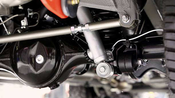 Jak mohu zjistit, zda mají pouzdra ramene nápravy mého vozu problém?