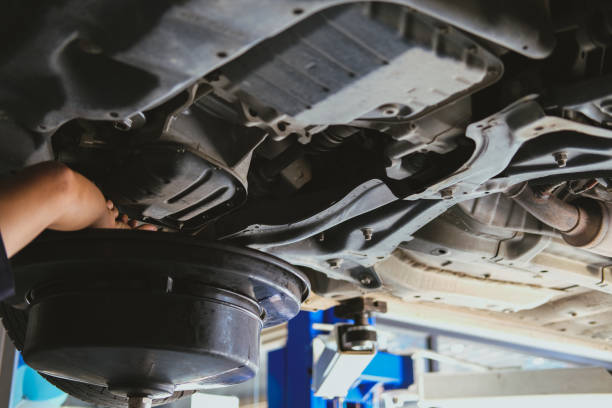 Příznaky špatného upevnění motoru: 7 varovných signálů